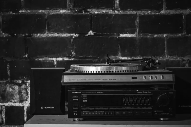 Arrive Early, Stay Longer: The UK Venues Turning Pre-Show Hours Into Vinyl Sanctuaries