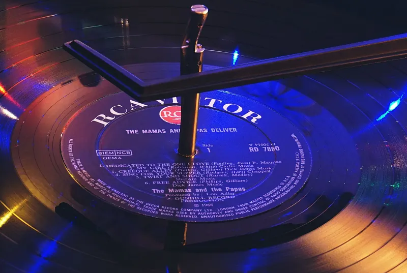 Crackle as Craft: The British Artists Turning Vinyl's Imperfections Into Live Performance Gold