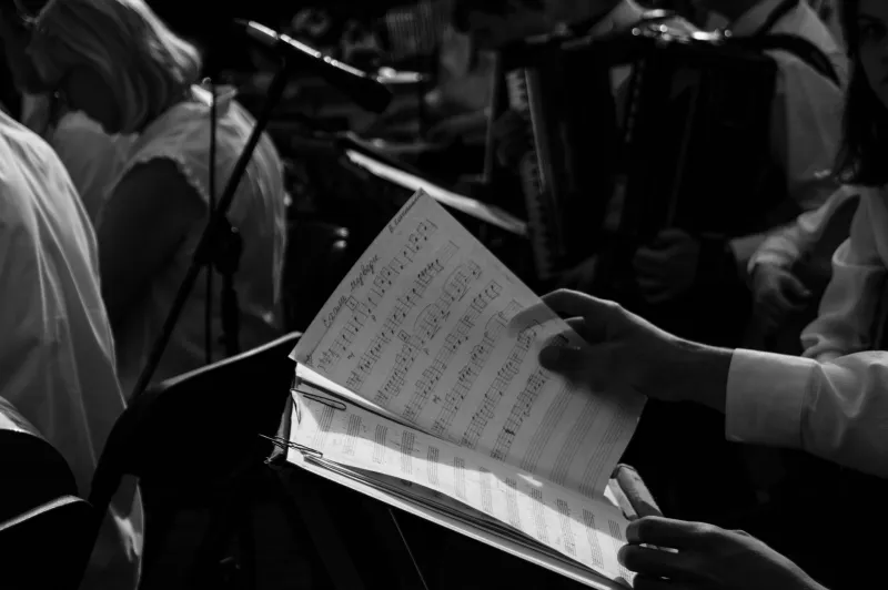 Paper Over Pixels: The British Performers Swapping Screens for Sleeve Notes on Stage