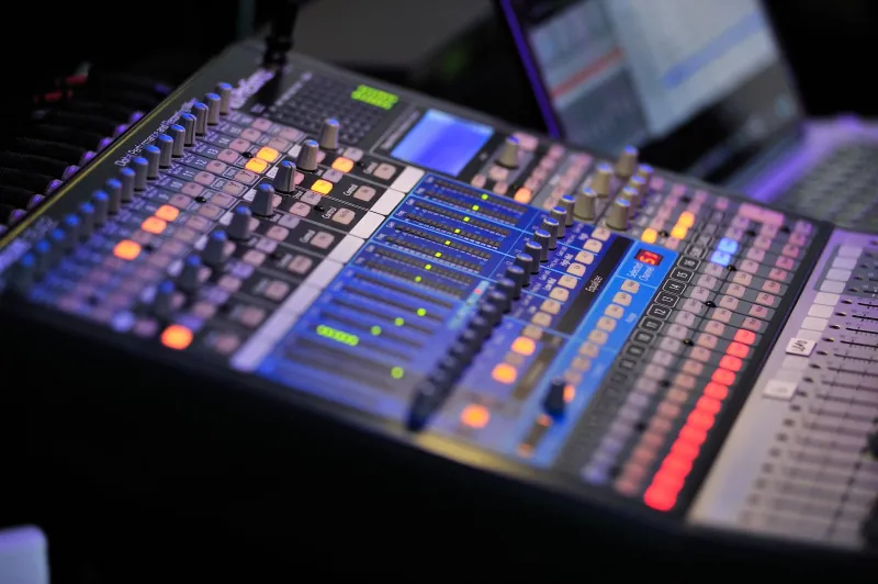 What the Lathe Taught the Live Desk: Inside the New Wave of Vinyl-Informed Sound Engineering